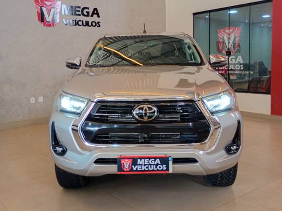TOYOTA HILUX 2.8 D-4D TURBO DIESEL CD SRX 4X4 AUTOMÁTICO